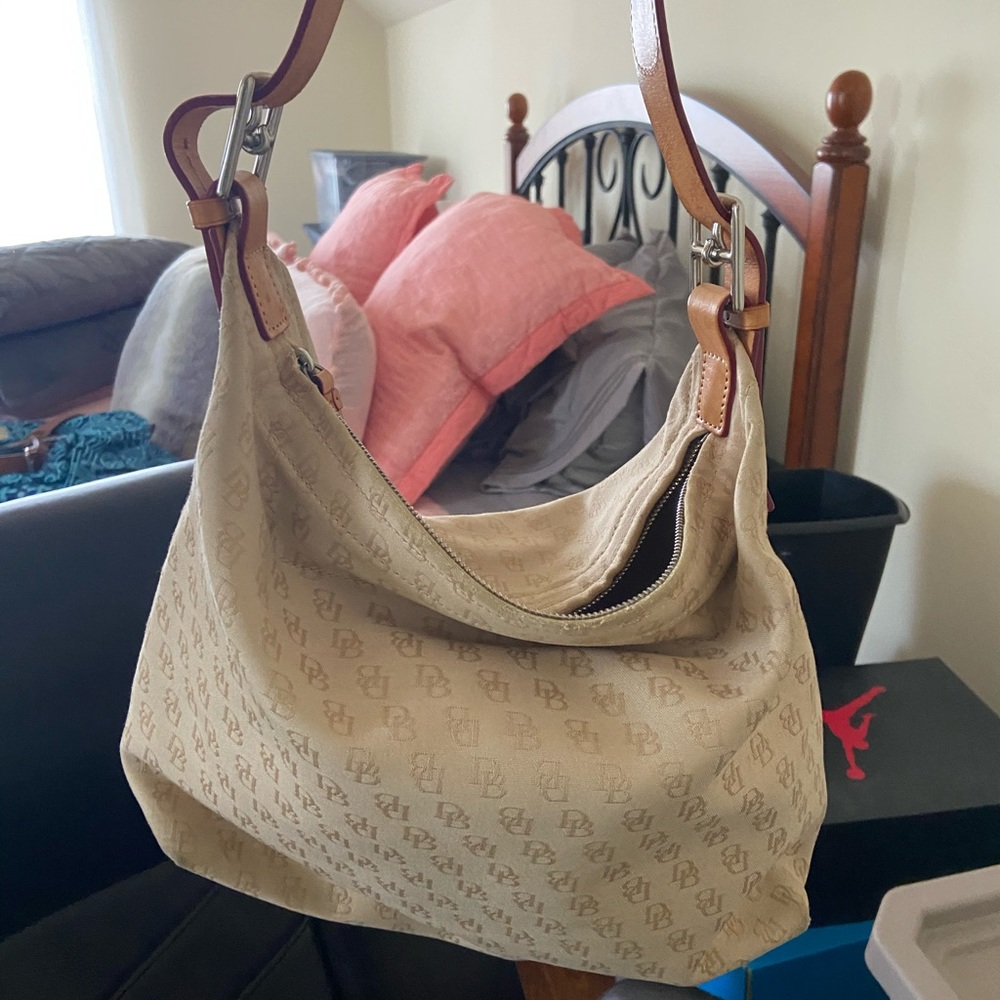 dooney and bourke shoulder bag